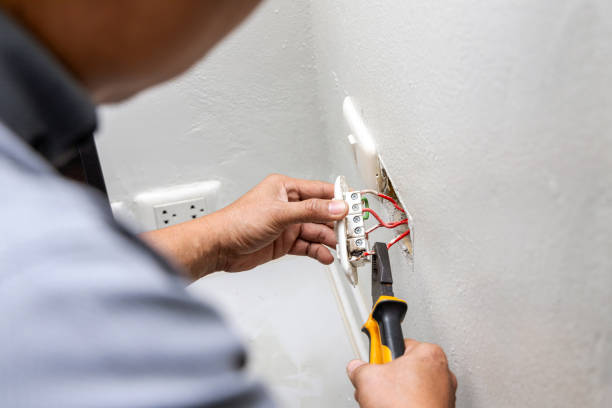Best Affordable Emergency Electrician  in Raintree Plantation, MO